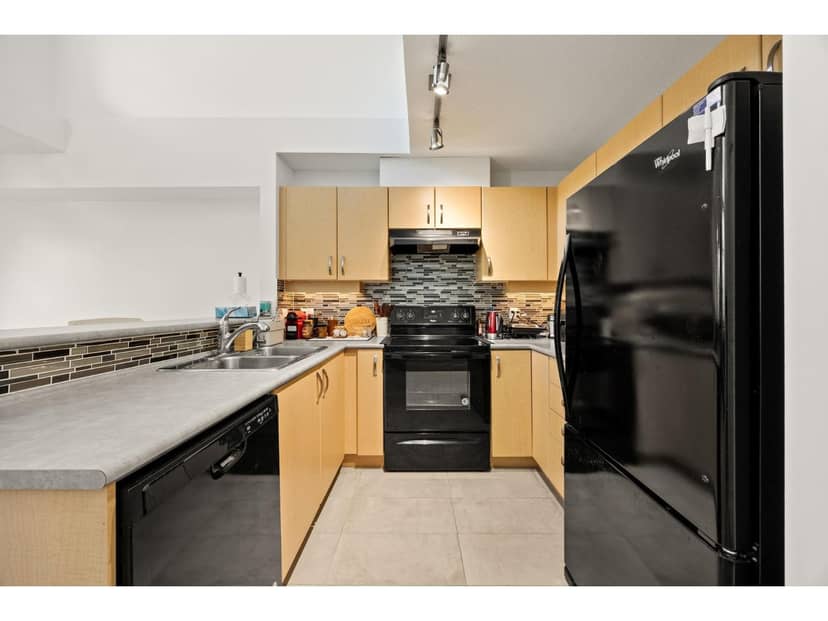 432 10838 CITY PKWY DRIVE, Surrey, photo 4