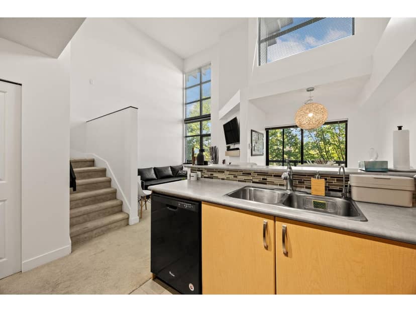 432 10838 CITY PKWY DRIVE, Surrey, photo 6