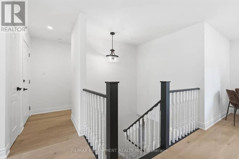 84 Riley Street — photo 16 of 40