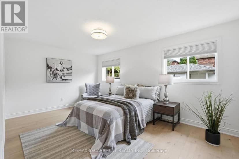 84 Riley Street — photo 17 of 40