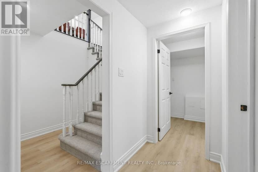 84 Riley Street — photo 25 of 40