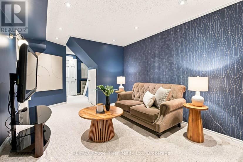 49 Fisher Crescent — photo 27 of 40