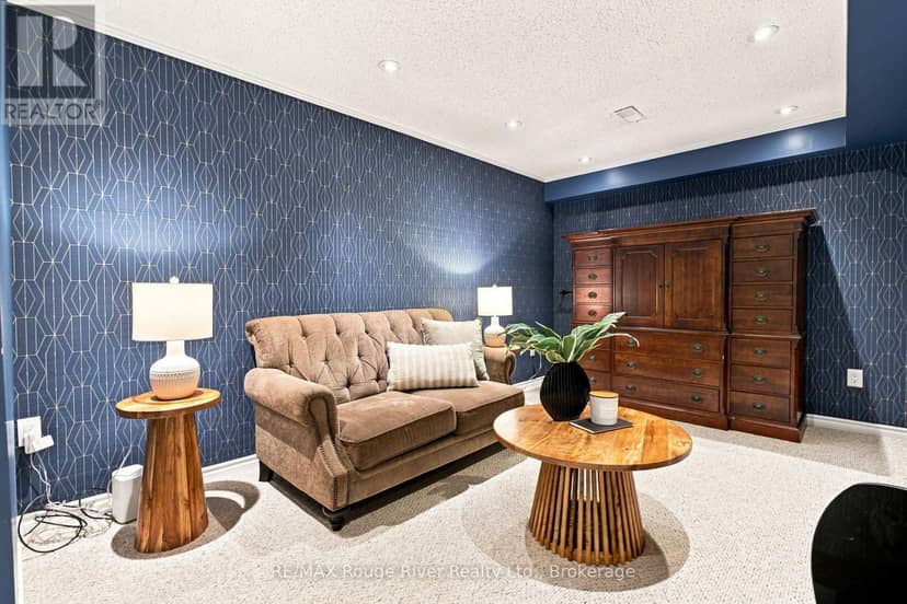 49 Fisher Crescent — photo 28 of 40