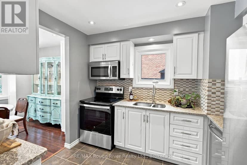 49 Fisher Crescent — photo 4 of 40