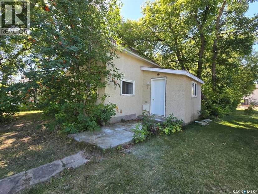 222 1st AVENUE W — photo 1 of 32