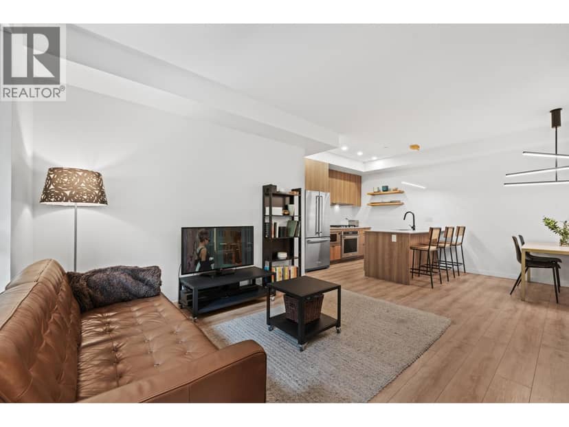 29 533 E 3RD STREET, North Vancouver, photo 2