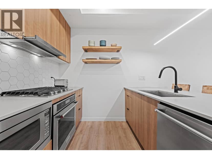 29 533 E 3RD STREET, North Vancouver, photo 6
