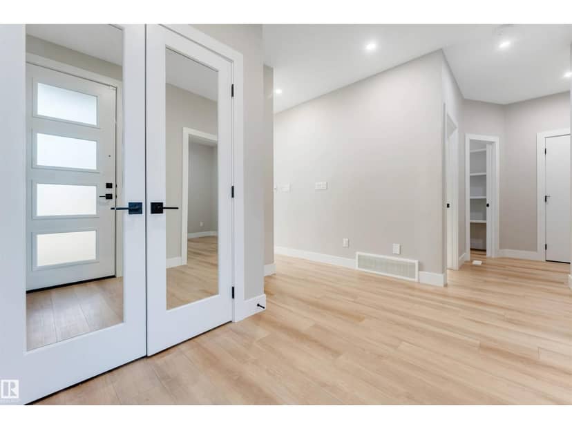 1805 60 AV NE — photo 14 of 40