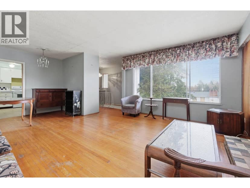 4745 GILPIN COURT, Burnaby, photo 2