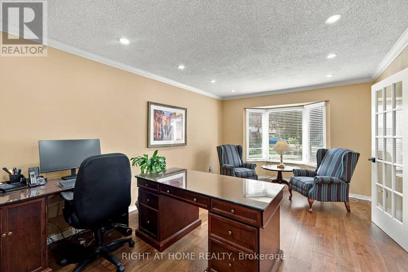 20 Mowat Court — photo 8 of 40