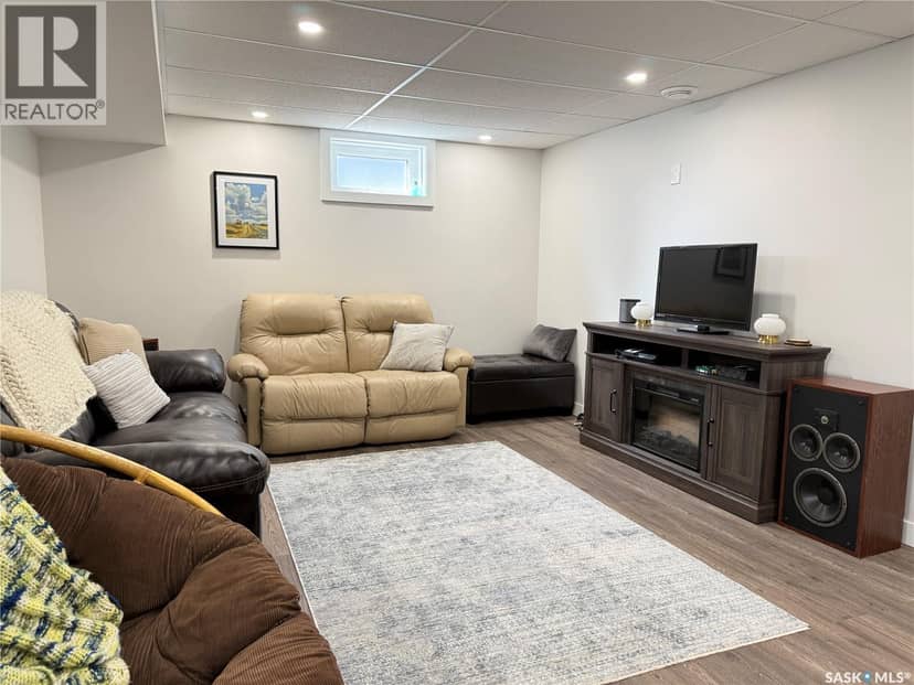 212 Ash DRIVE — photo 15 of 28