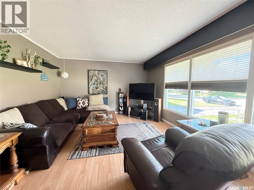 212 Ash DRIVE — photo 9 of 28
