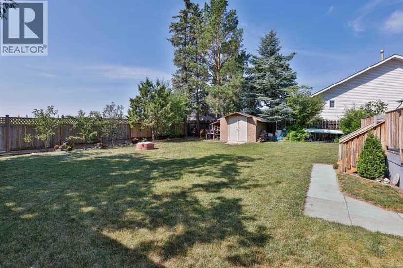 425 Cottonwood Drive, Vulcan, photo 4