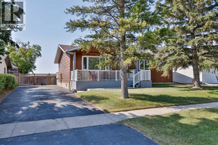 425 Cottonwood Drive, Vulcan, photo 2