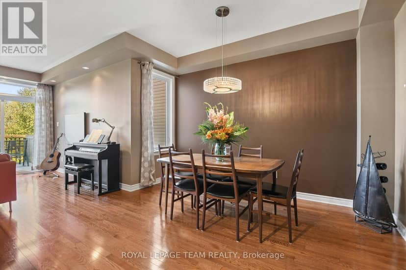 1076 Northgraves Crescent — photo 11 of 38