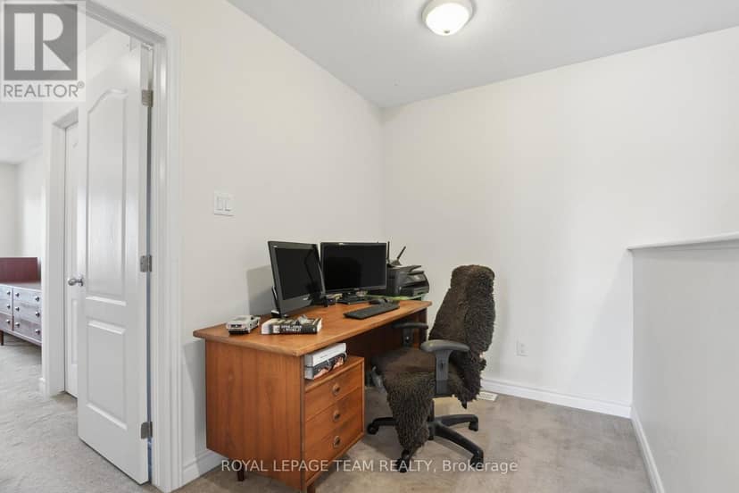 1076 Northgraves Crescent — photo 19 of 38