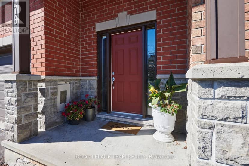 1076 Northgraves Crescent — photo 3 of 38