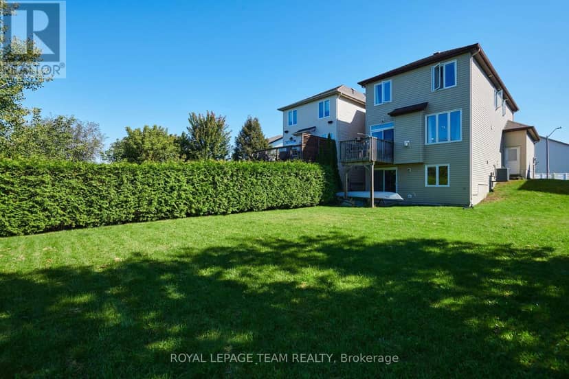 1076 Northgraves Crescent — photo 33 of 38