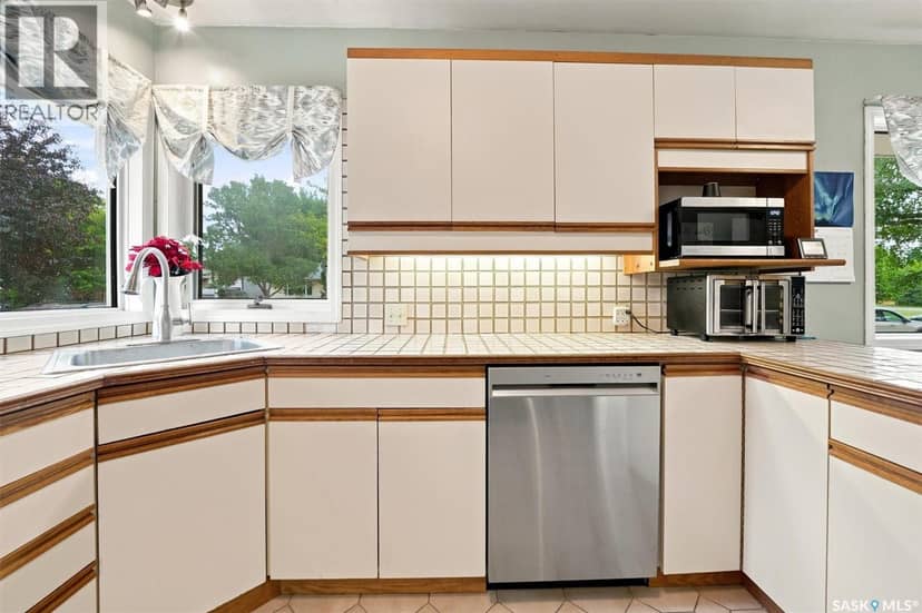 416 Willow STREET E — photo 12 of 40