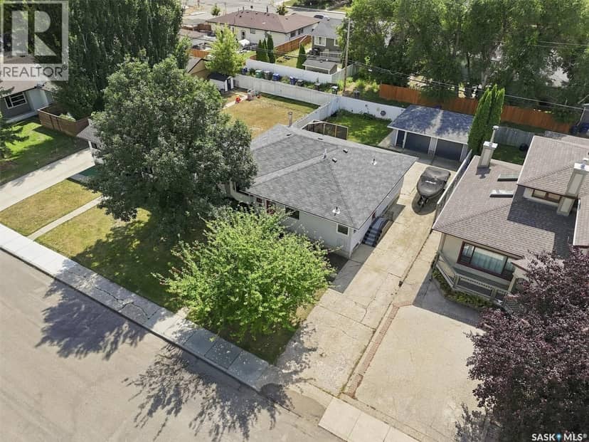 416 Willow STREET E — photo 2 of 40