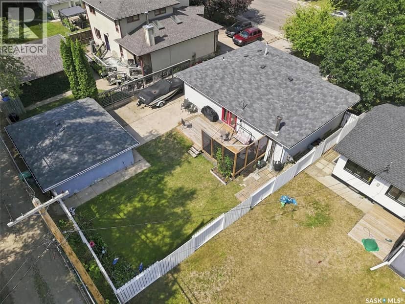 416 Willow STREET E — photo 3 of 40