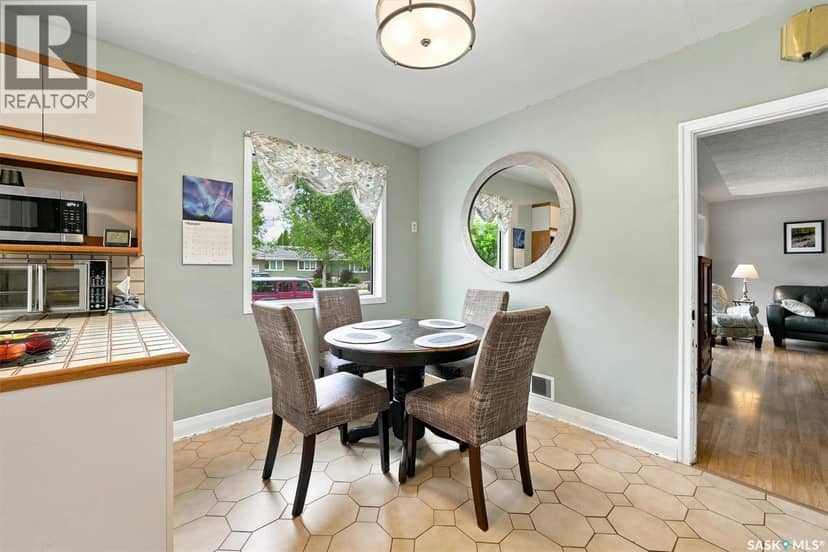 416 Willow STREET E — photo 9 of 40