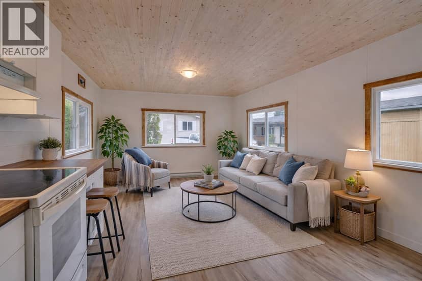28 1413 SUNSHINE COAST HIGHWAY, Gibsons