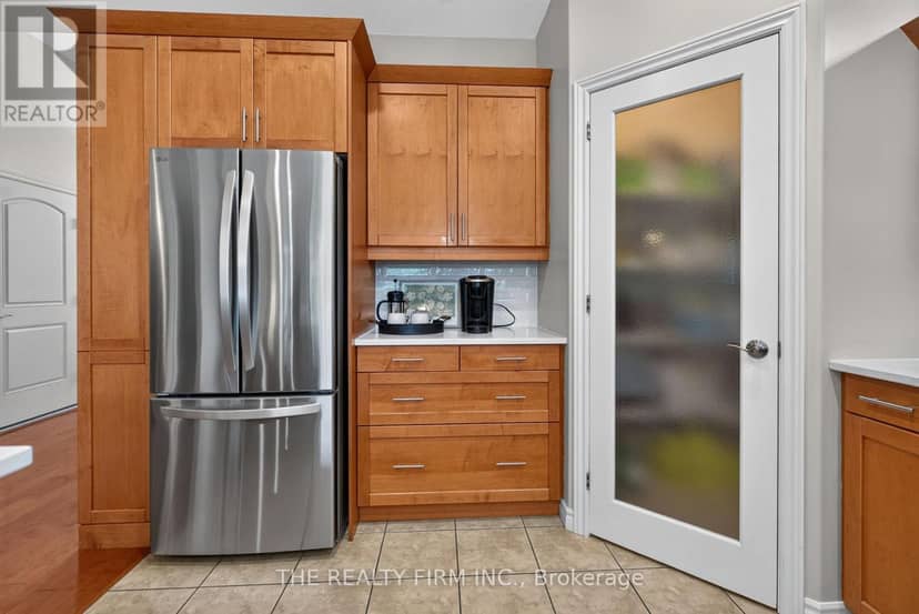 46 Ashwood Crescent — photo 10 of 40