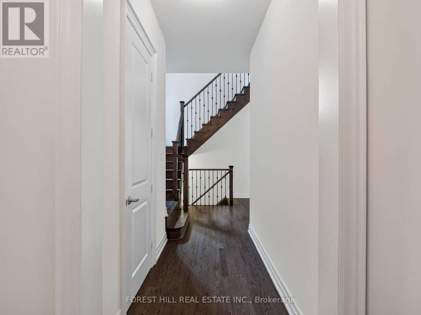 18 Hackwood Crescent — photo 11 of 40