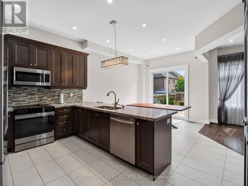 18 Hackwood Crescent — photo 13 of 40