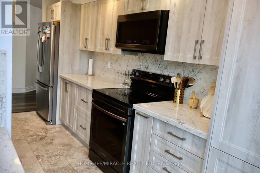 802 - 3233 Eglinton Avenue E — photo 7 of 29