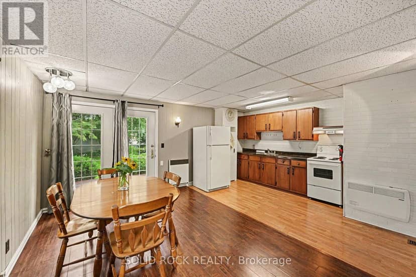 85 Renfrew Avenue W — photo 10 of 40