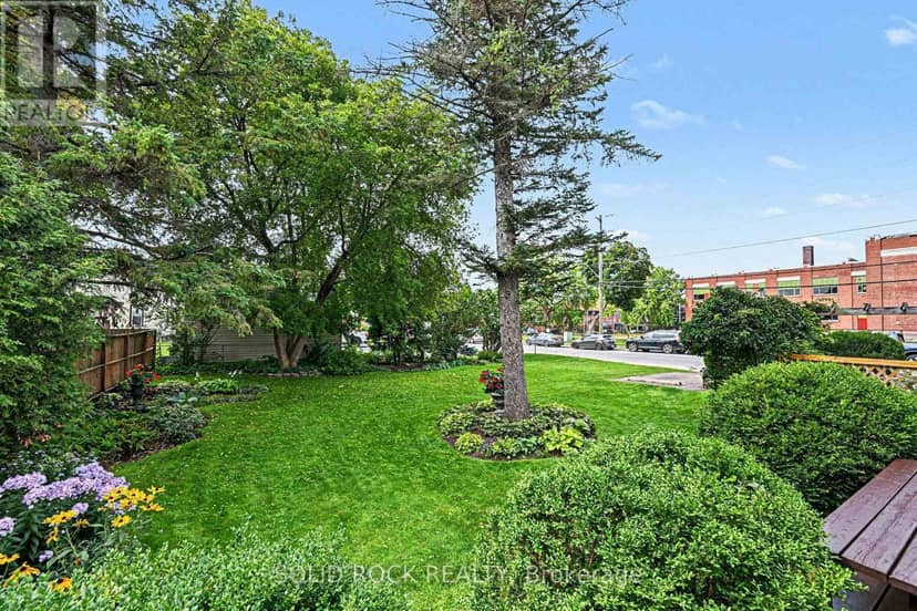 85 Renfrew Avenue W — photo 4 of 40