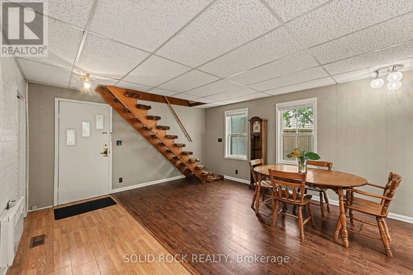 85 Renfrew Avenue W — photo 9 of 40