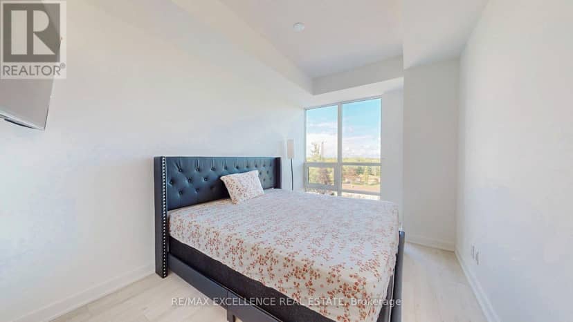 524 - 681 Yonge Street — photo 10 of 17