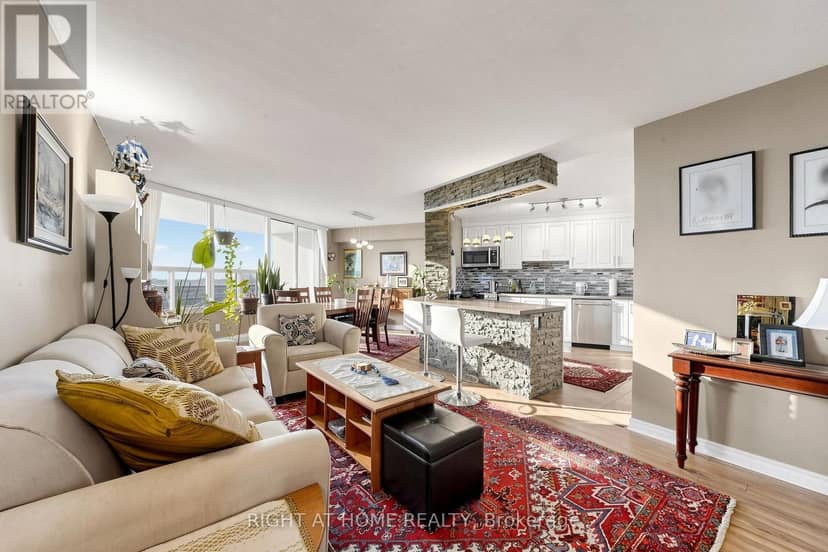1116 - 15 Vicora Linkway — photo 1 of 40