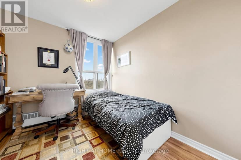 1116 - 15 Vicora Linkway — photo 18 of 40