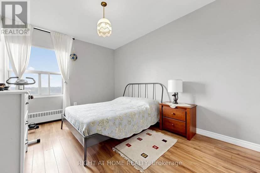 1116 - 15 Vicora Linkway — photo 21 of 40