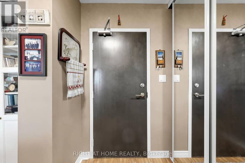 1116 - 15 Vicora Linkway — photo 27 of 40