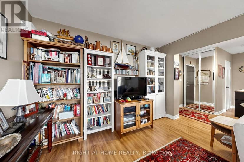 1116 - 15 Vicora Linkway — photo 28 of 40
