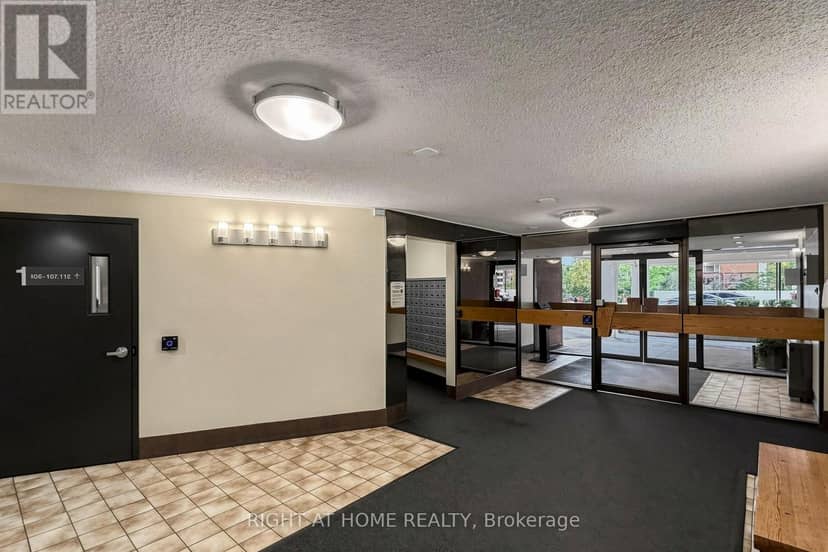 1116 - 15 Vicora Linkway — photo 34 of 40