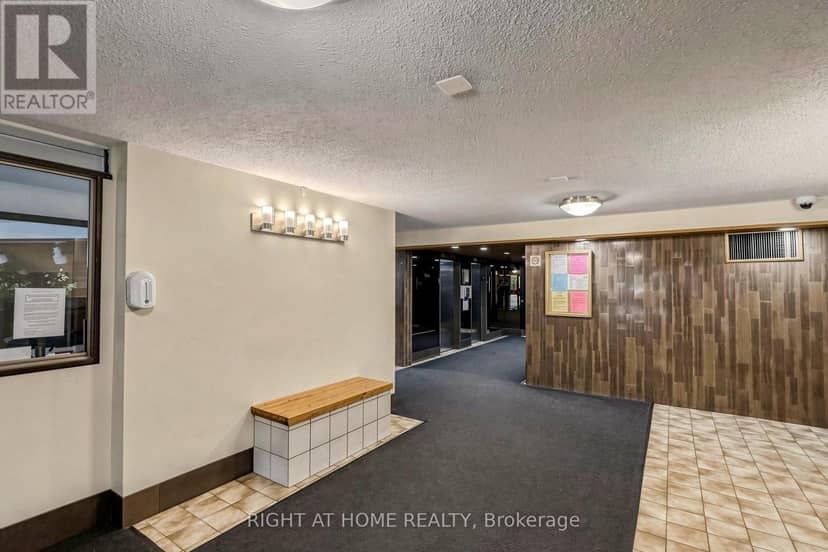 1116 - 15 Vicora Linkway — photo 35 of 40