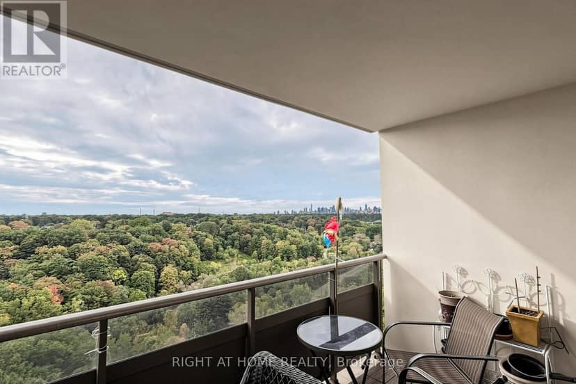 1116 - 15 Vicora Linkway — photo 37 of 40