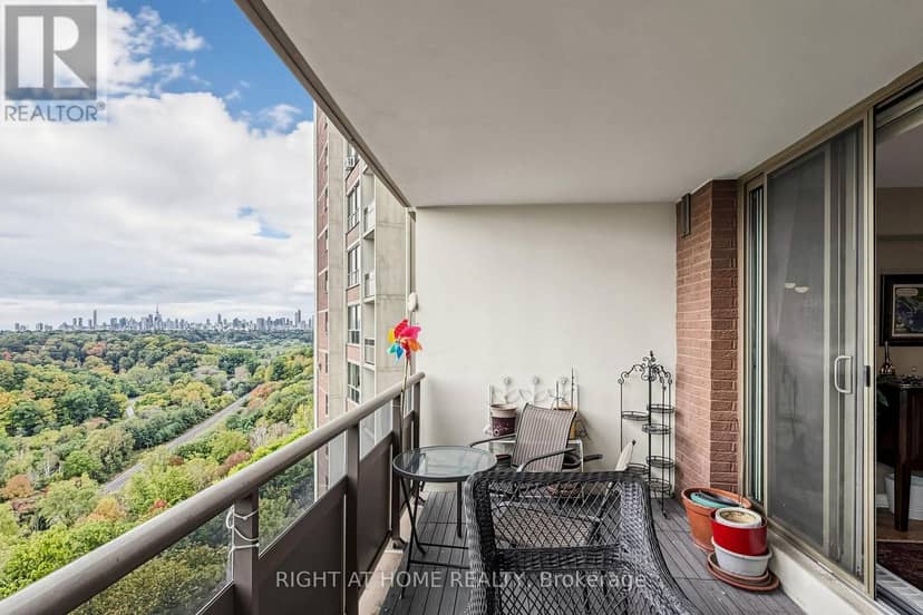 1116 - 15 Vicora Linkway — photo 38 of 40