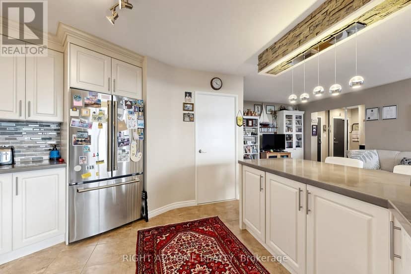 1116 - 15 Vicora Linkway — photo 6 of 40