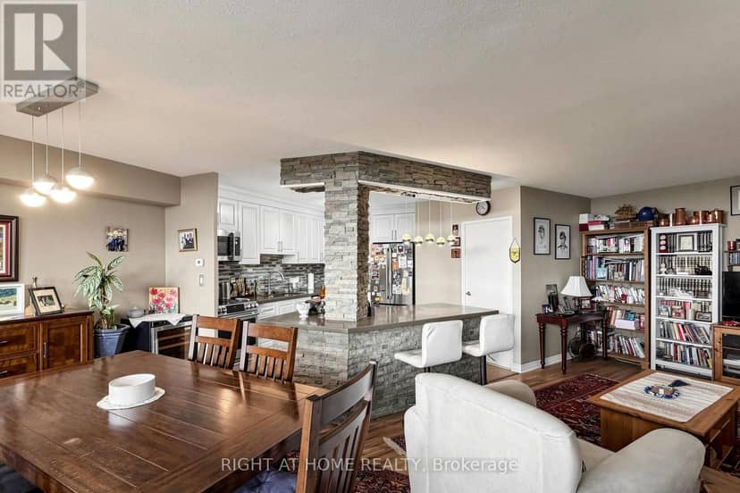 1116 - 15 Vicora Linkway — photo 7 of 40