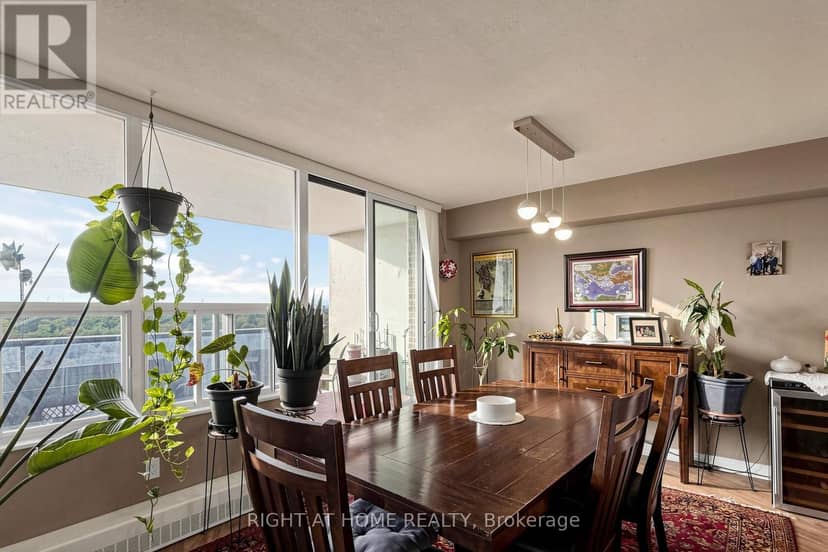 1116 - 15 Vicora Linkway — photo 8 of 40