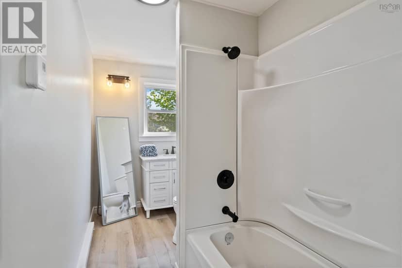 18 Woodman Road — photo 13 of 40