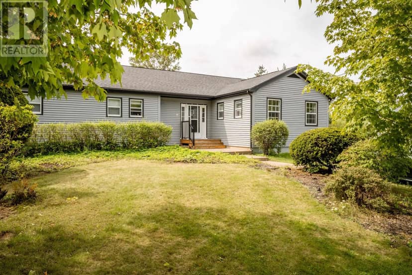 18 Woodman Road — photo 3 of 40