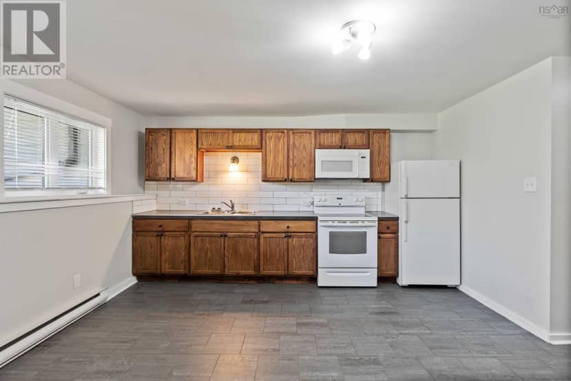 18 Woodman Road — photo 37 of 40